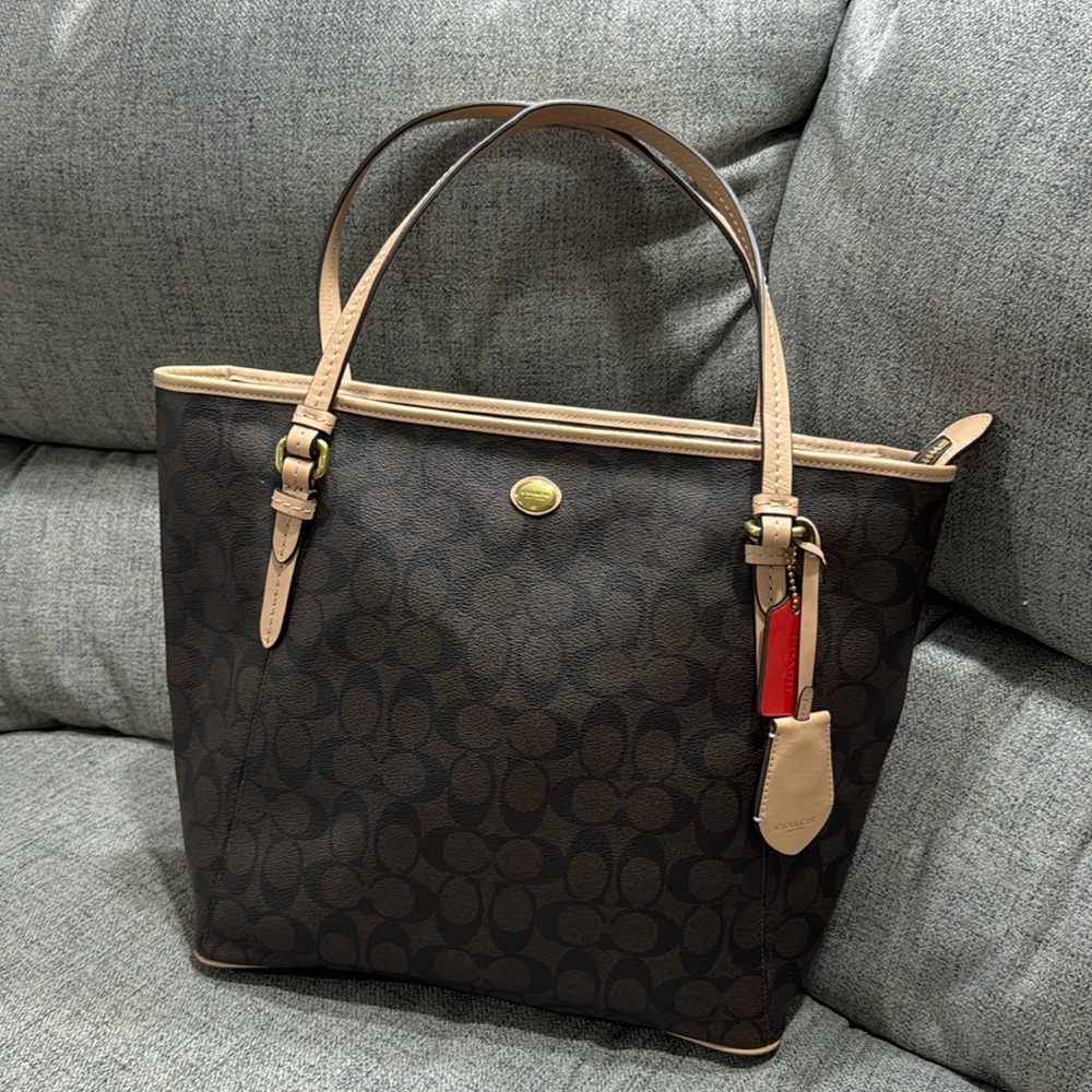 EUC COACH Peyton Handbag